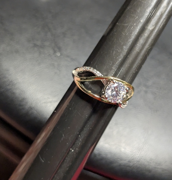Ladies Unique Two-Tone Split Band CZ Solitaire (9.25) - Picture 10 of 15